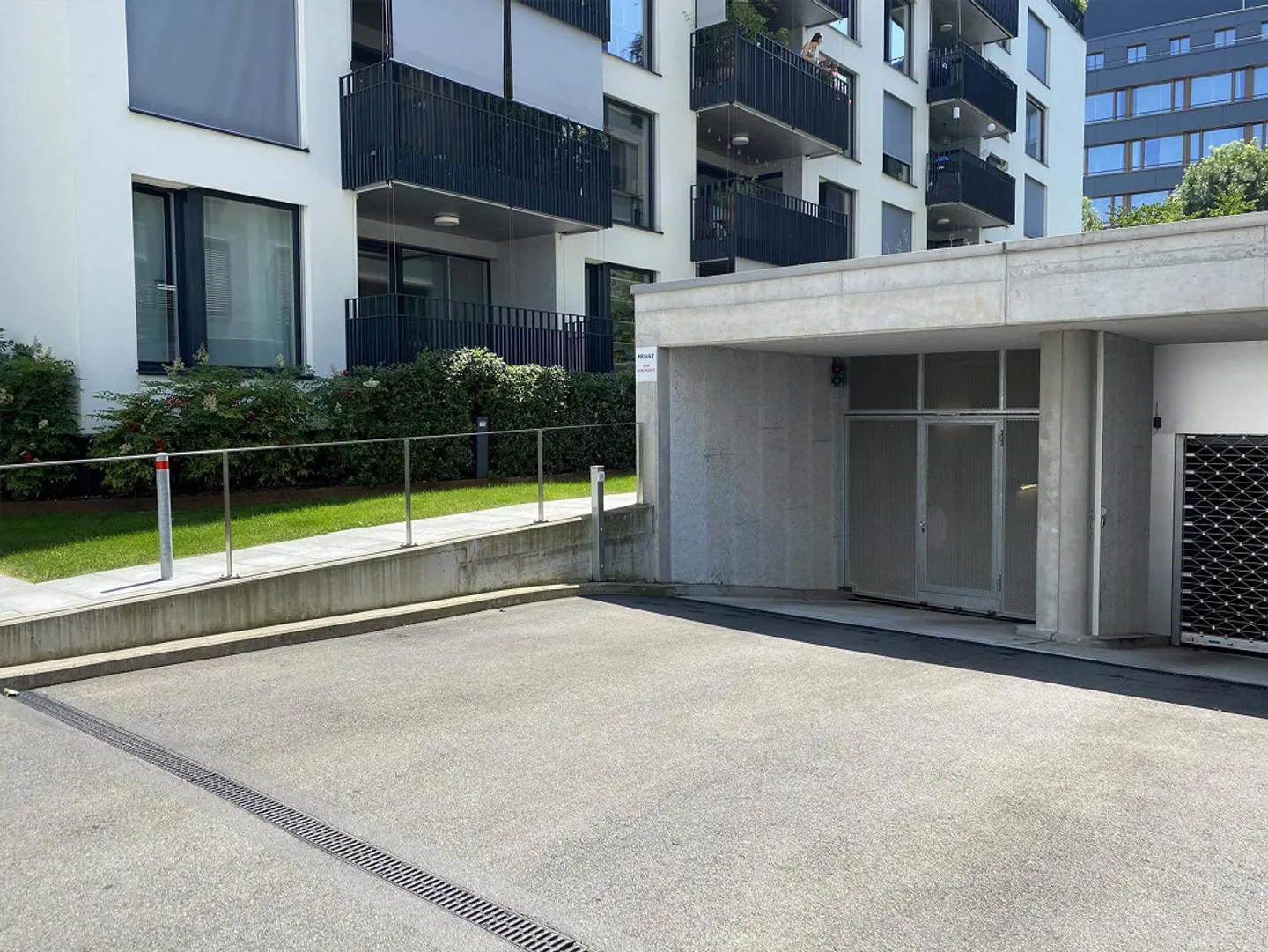 Underground parking in Zurich West / District 5 / Tram 4 & 17 - Photo 1 of 5