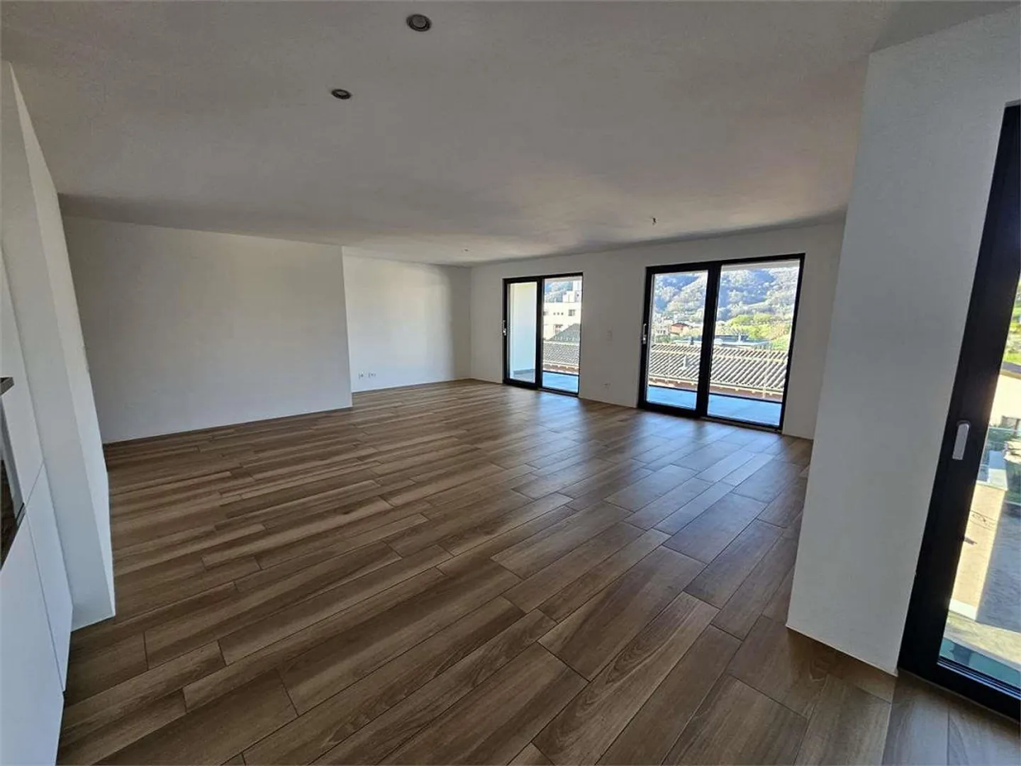 Geräumige Wohnung mit Terrasse - Foto 6 von 13
