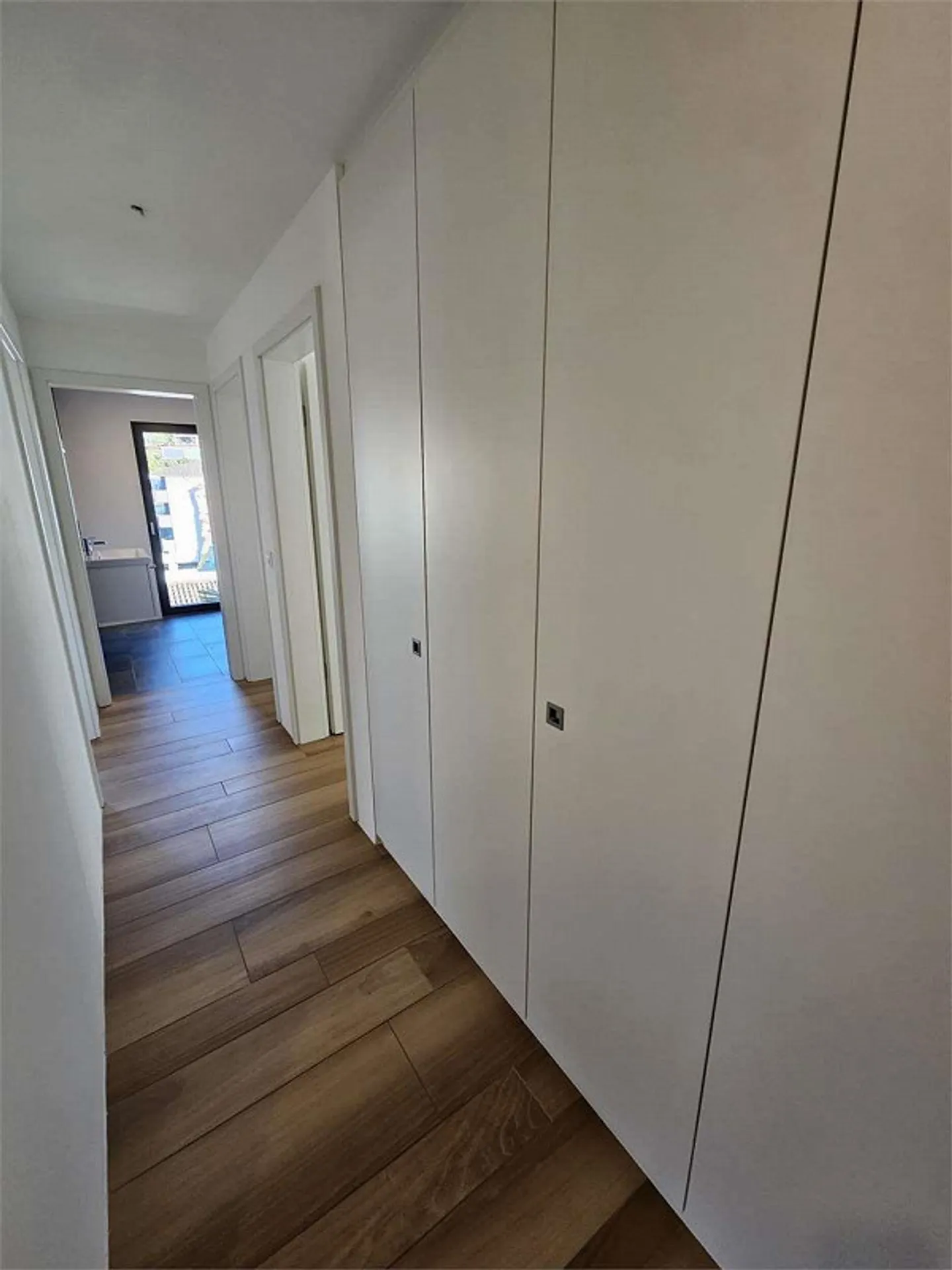 Geräumige Wohnung mit Terrasse - Foto 8 von 13