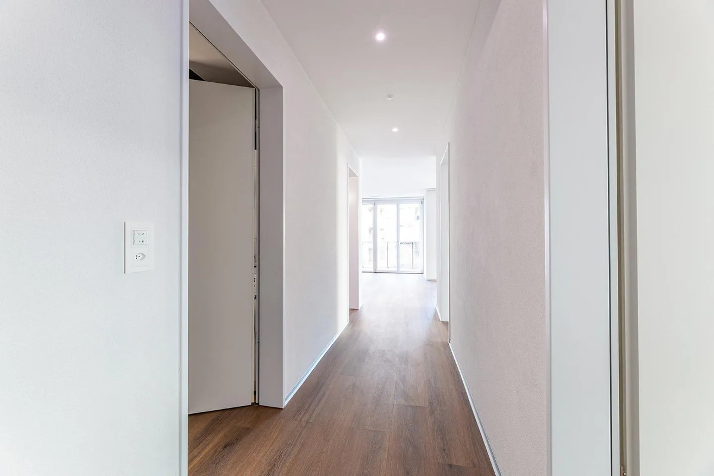 Appartamento moderno Minergie vicino al lago con balcone e Smart Home - Foto 6 di 12