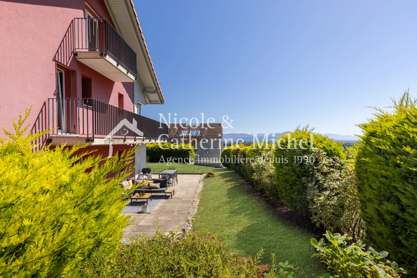 5-room adjoining house - Photo 1 of 13