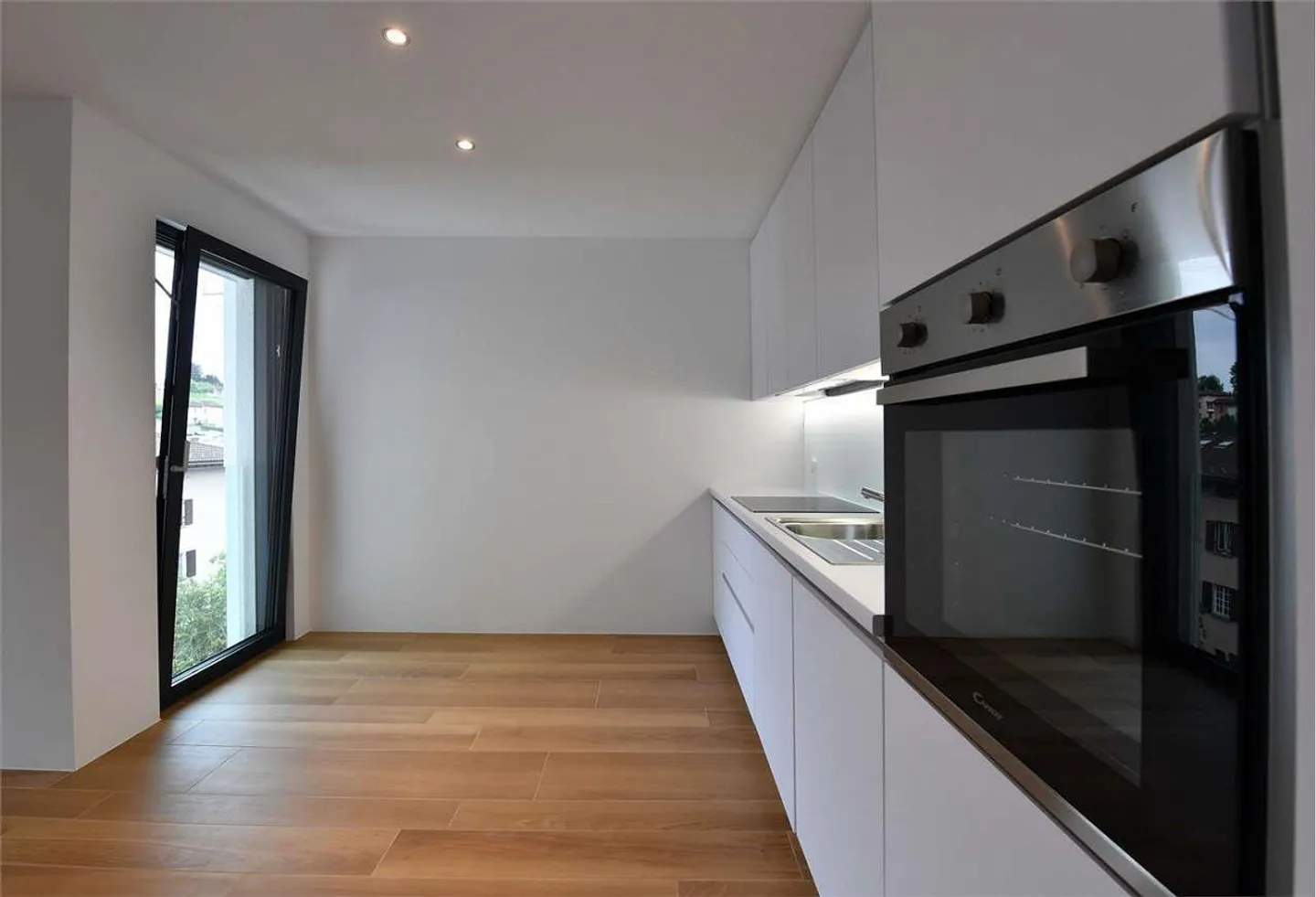 Geräumige Wohnung mit Terrasse - Foto 5 von 13