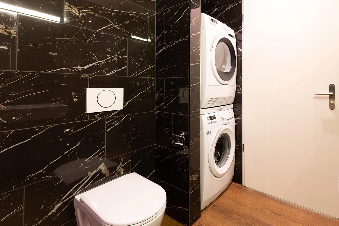 Appartamento moderno Minergie vicino al lago con balcone e Smart Home - Foto 12 di 12