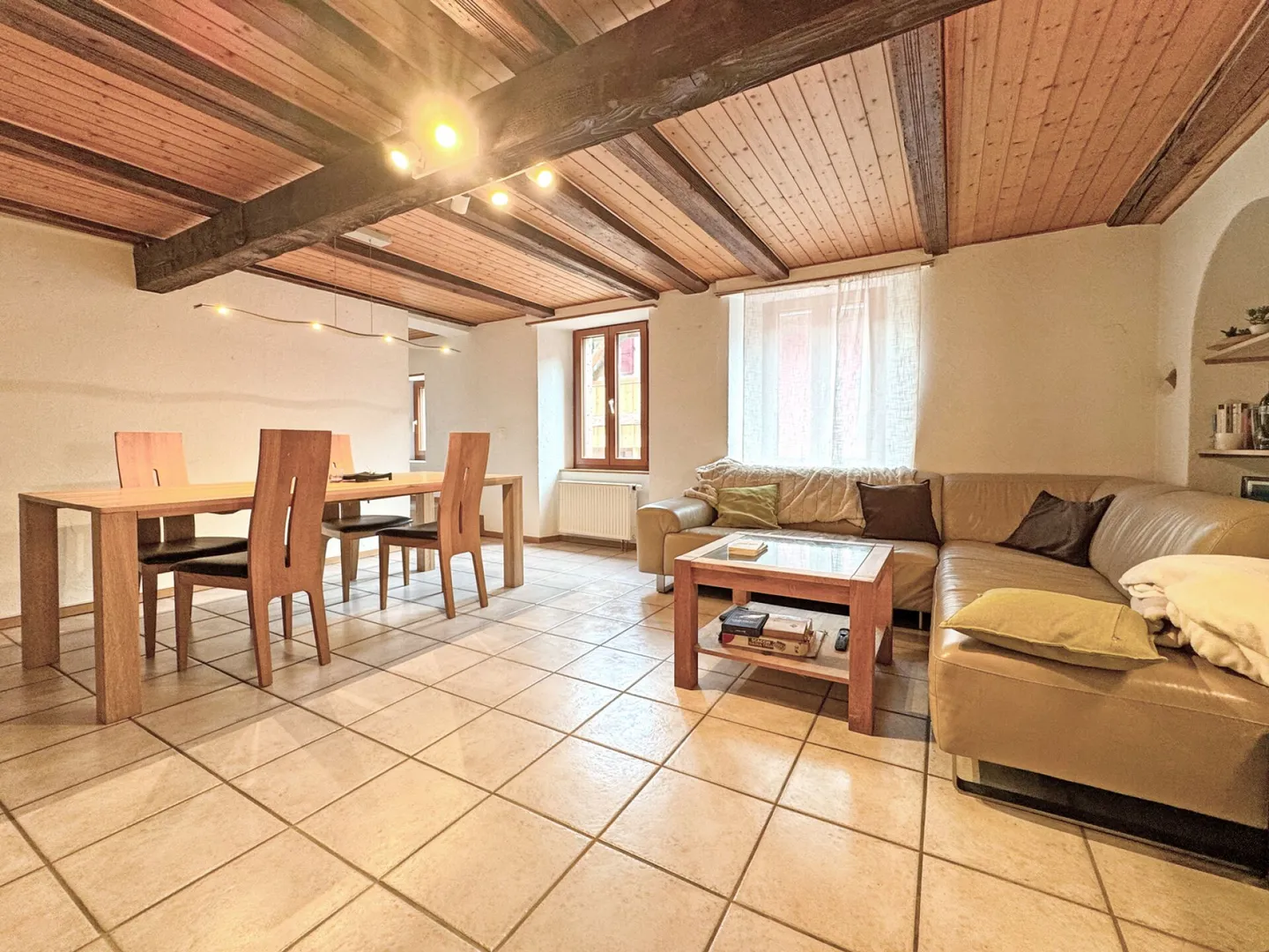 Property with 2 apartments and a building plot with garden - Photo 3 of 20