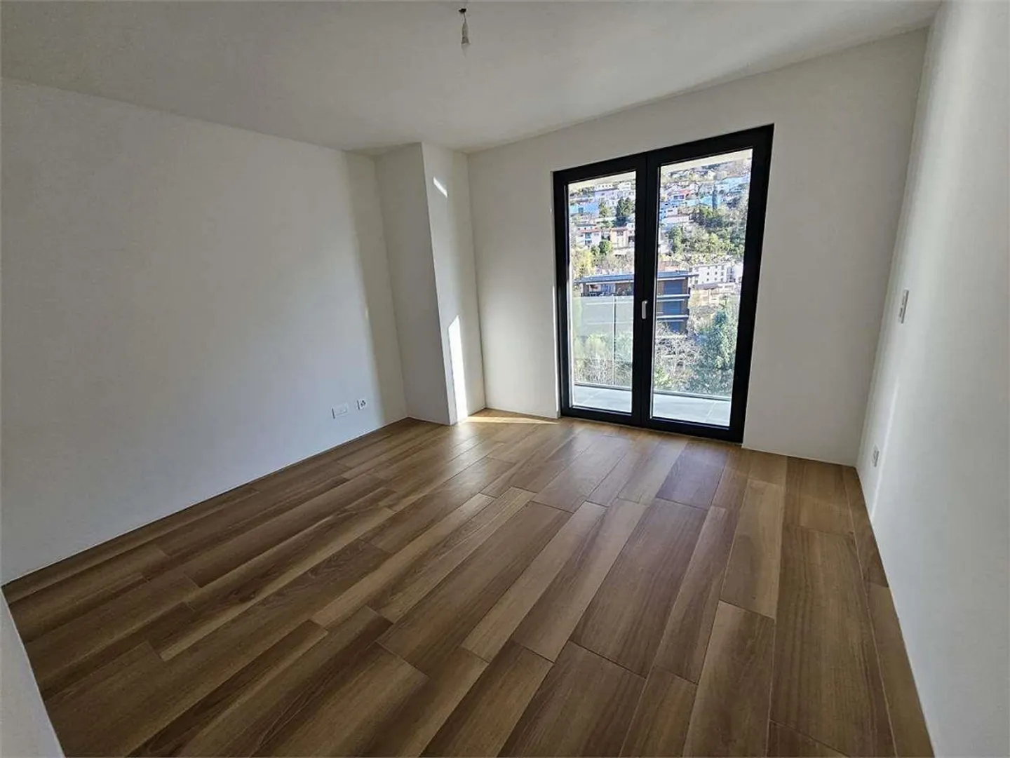 Geräumige Wohnung mit Terrasse - Foto 10 von 13