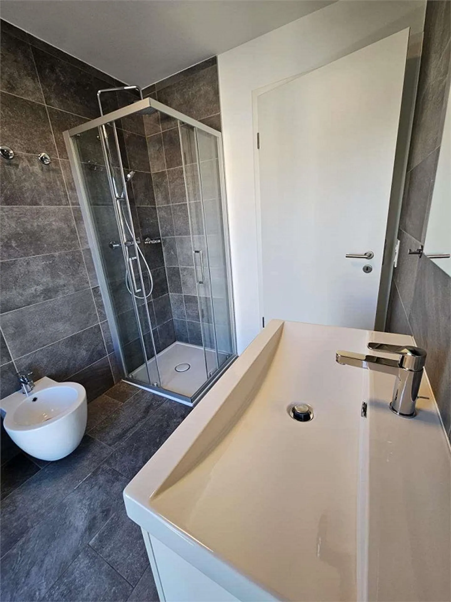 Geräumige Wohnung mit Terrasse - Foto 11 von 13