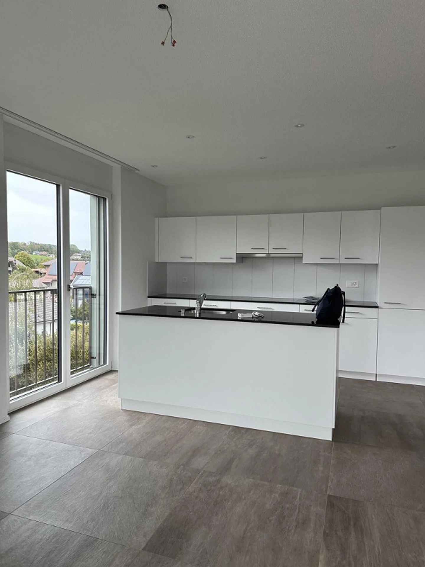 Modern and Central 4.5 Room Apartment in Uetendorf - Photo 1 of 21