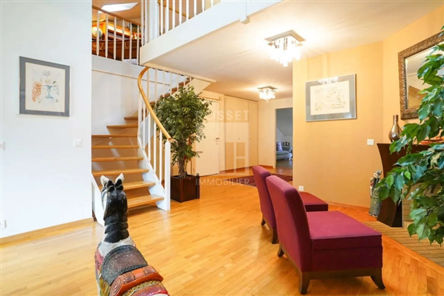 Exclusive Beautiful 5.5-Room Penthouse in the Heart of Pinchat - Photo 3 of 12