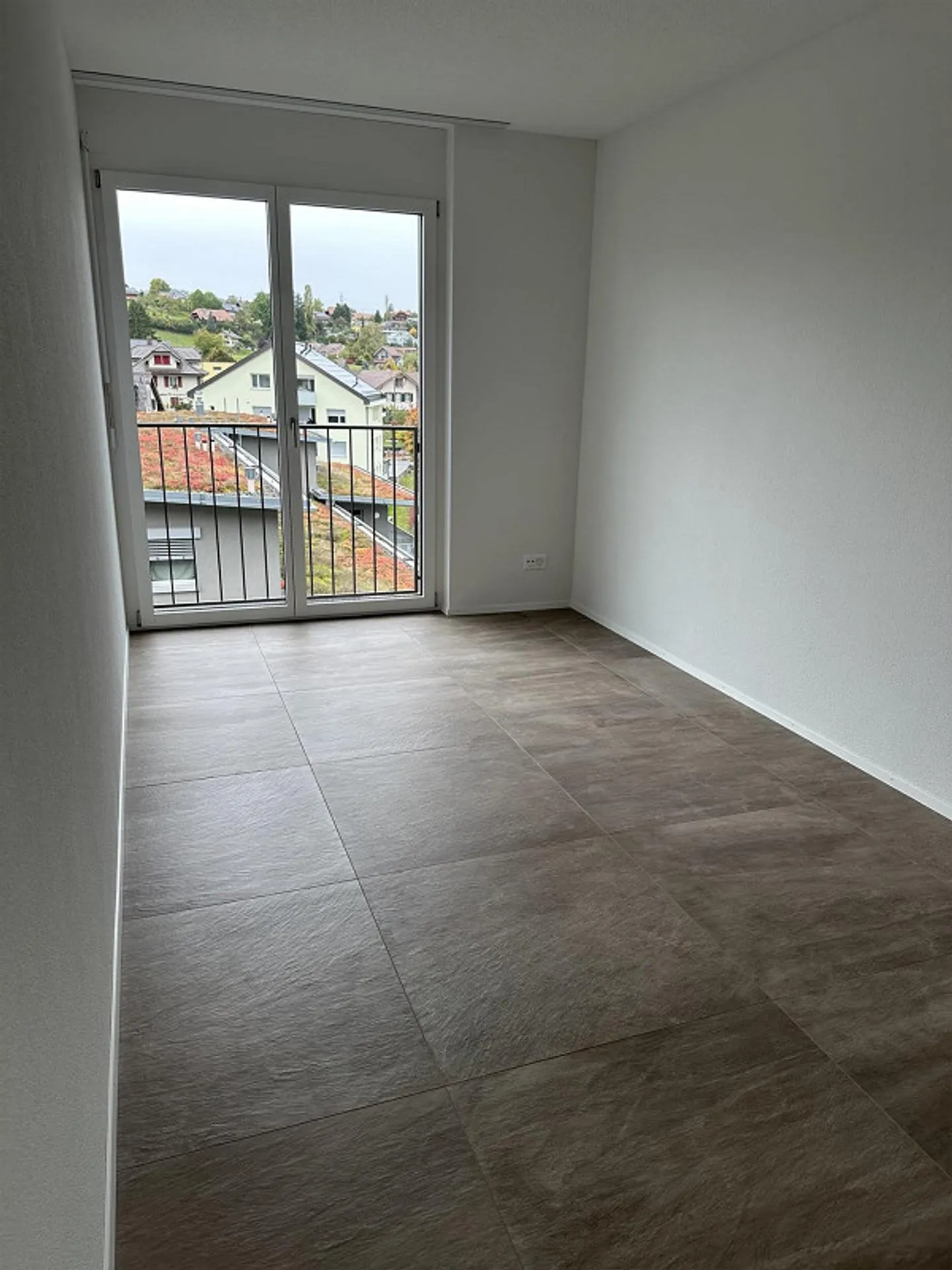 Modern and Central 4.5 Room Apartment in Uetendorf - Photo 3 of 21