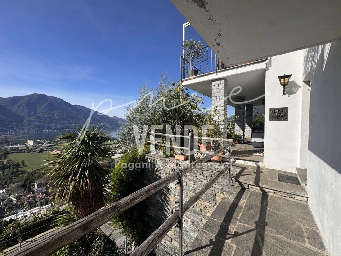 GORDOLA - VILLA CON VISTA LAGO PANORAMICA NEL CUORE DEL LOCARNESE - Foto 2 di 20