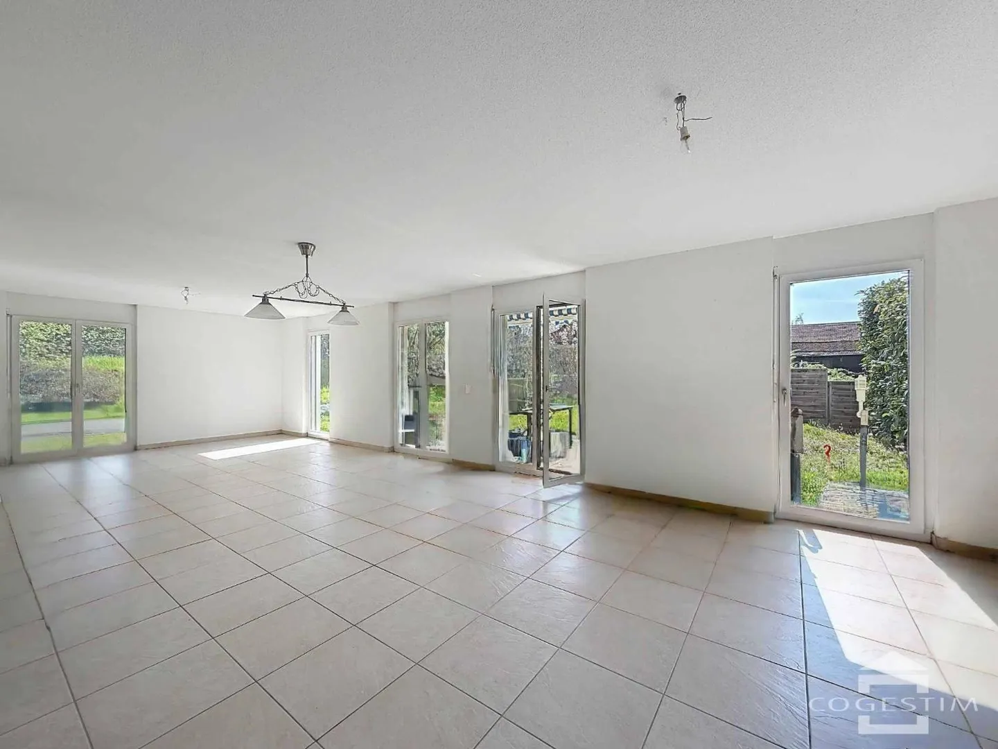 Villa spacieuse avec piscine - Photo 3 sur 13