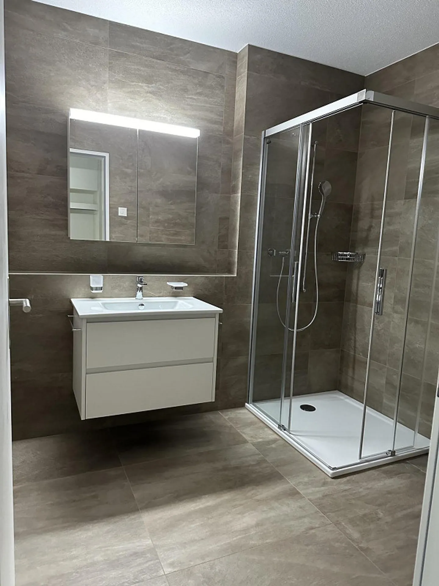 Modern and Central 4.5 Room Apartment in Uetendorf - Photo 13 of 21