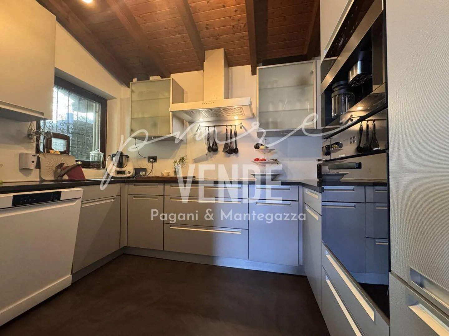 GORDOLA - VILLA CON VISTA LAGO PANORAMICA NEL CUORE DEL LOCARNESE - Foto 15 di 20