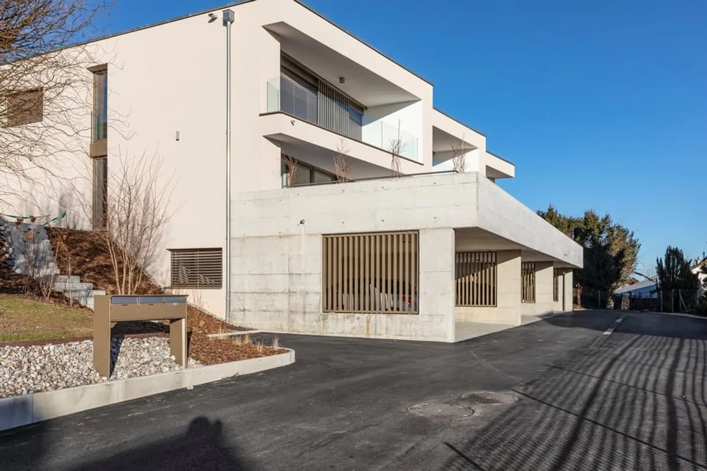 New 6.5-room villa with a view of Lake Morat - Photo 1 of 8