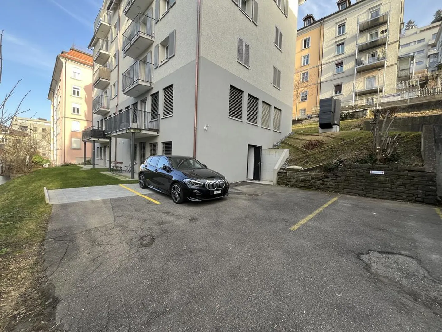 Place de parking au centre de Saint-Gall - Photo 2 sur 3