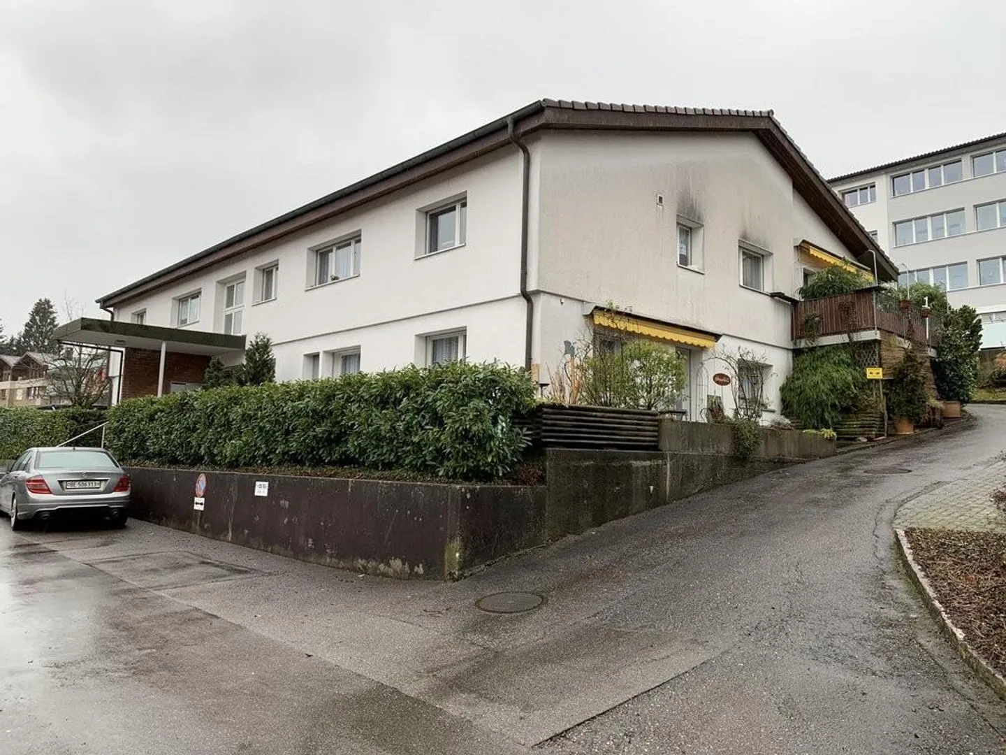 Cozy 3.5-room apartment with a view of Lake Thun - Photo 1 of 11