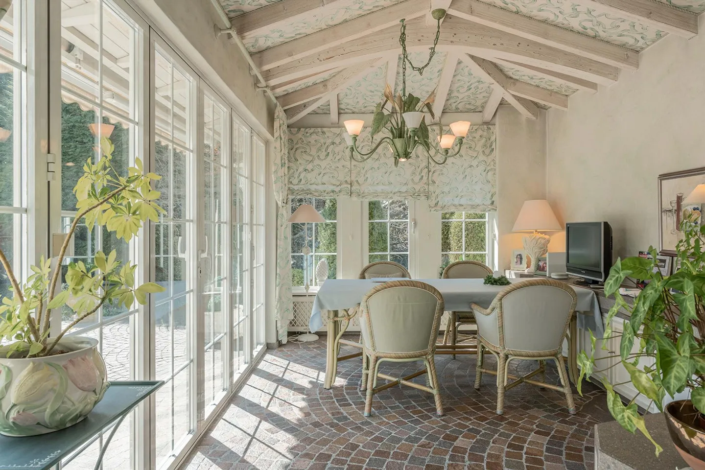 Unique in Exclusive Location in Elfenau - Photo 3 of 19