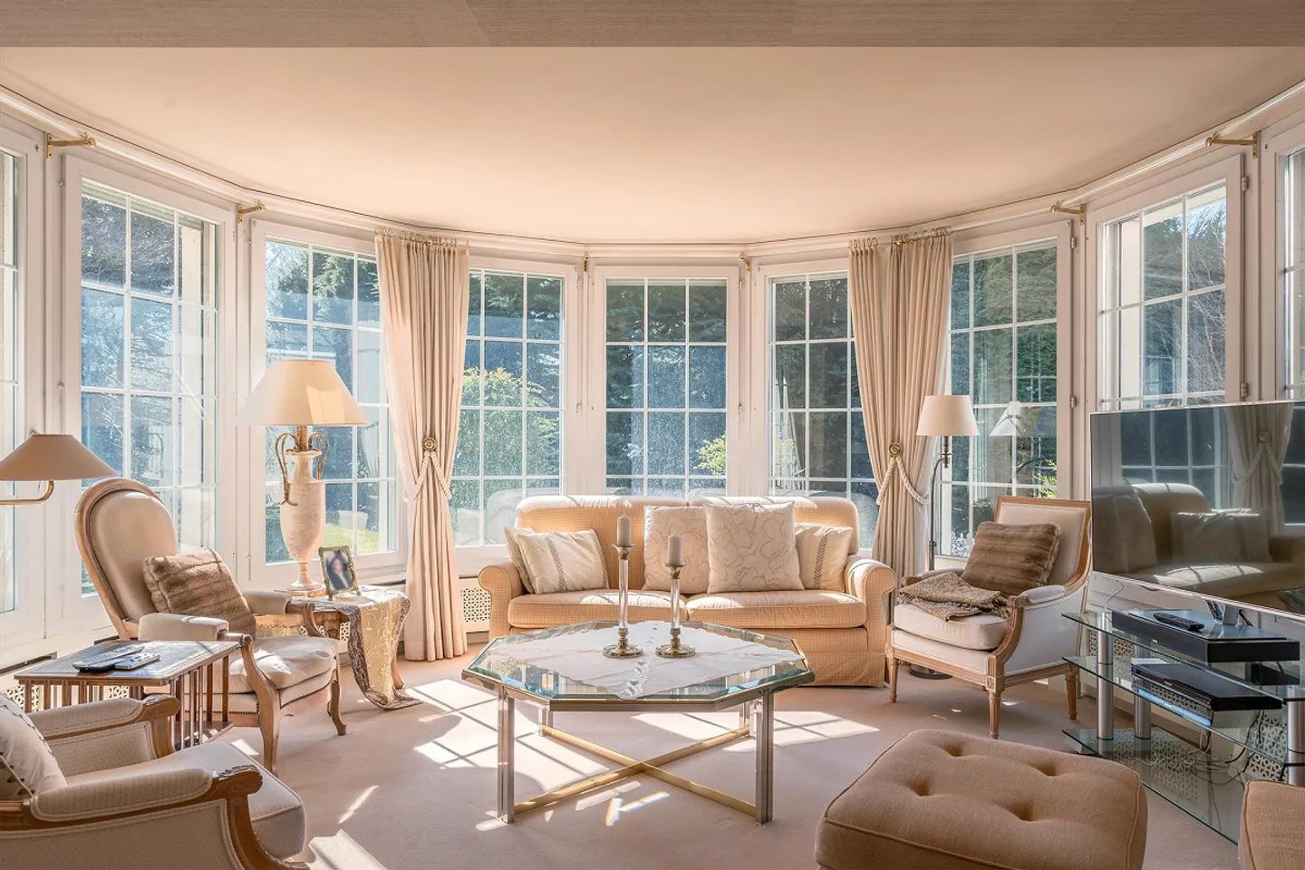 Unique in Exclusive Location in Elfenau - Photo 9 of 19