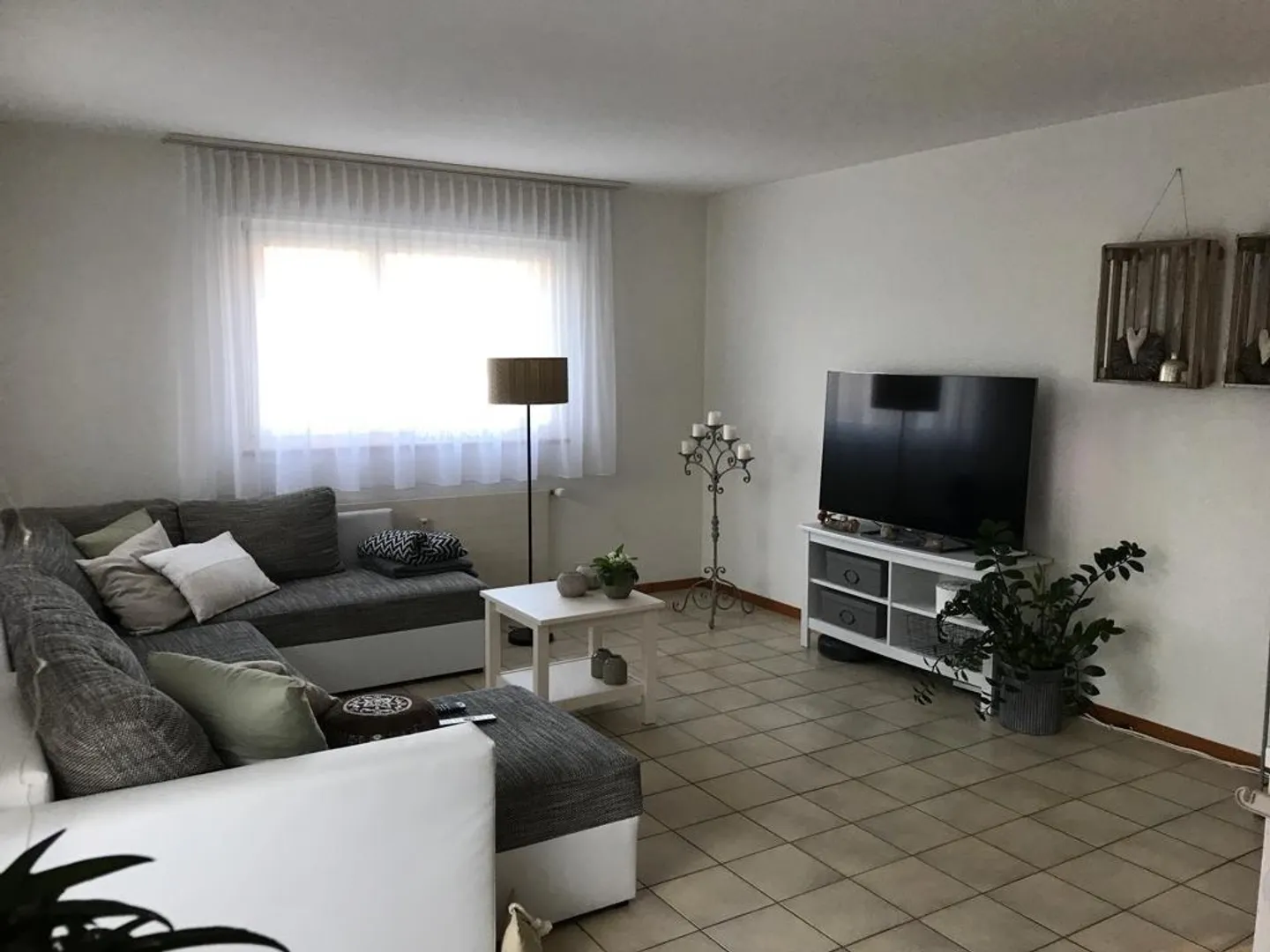 Cozy 3.5-room apartment with a view of Lake Thun - Photo 5 of 11