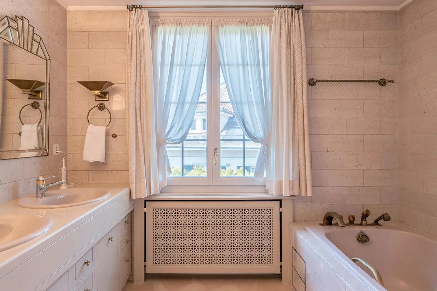 Unique in Exclusive Location in Elfenau - Photo 17 of 19