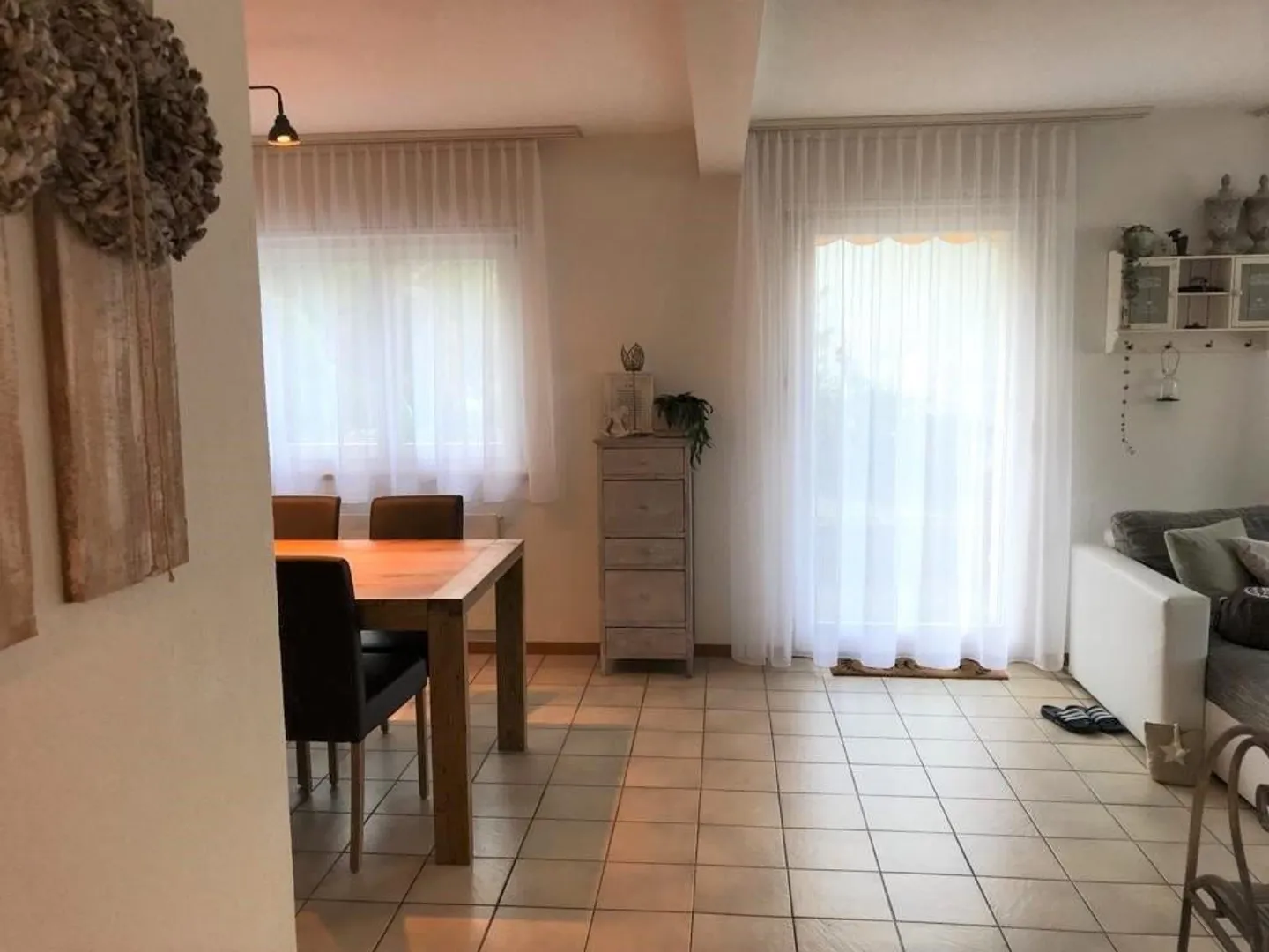 Cozy 3.5-room apartment with a view of Lake Thun - Photo 6 of 11