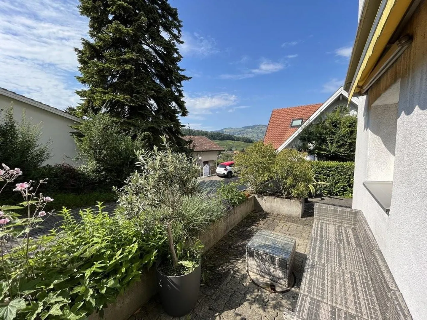 Cozy 3.5-room apartment with a view of Lake Thun - Photo 10 of 11