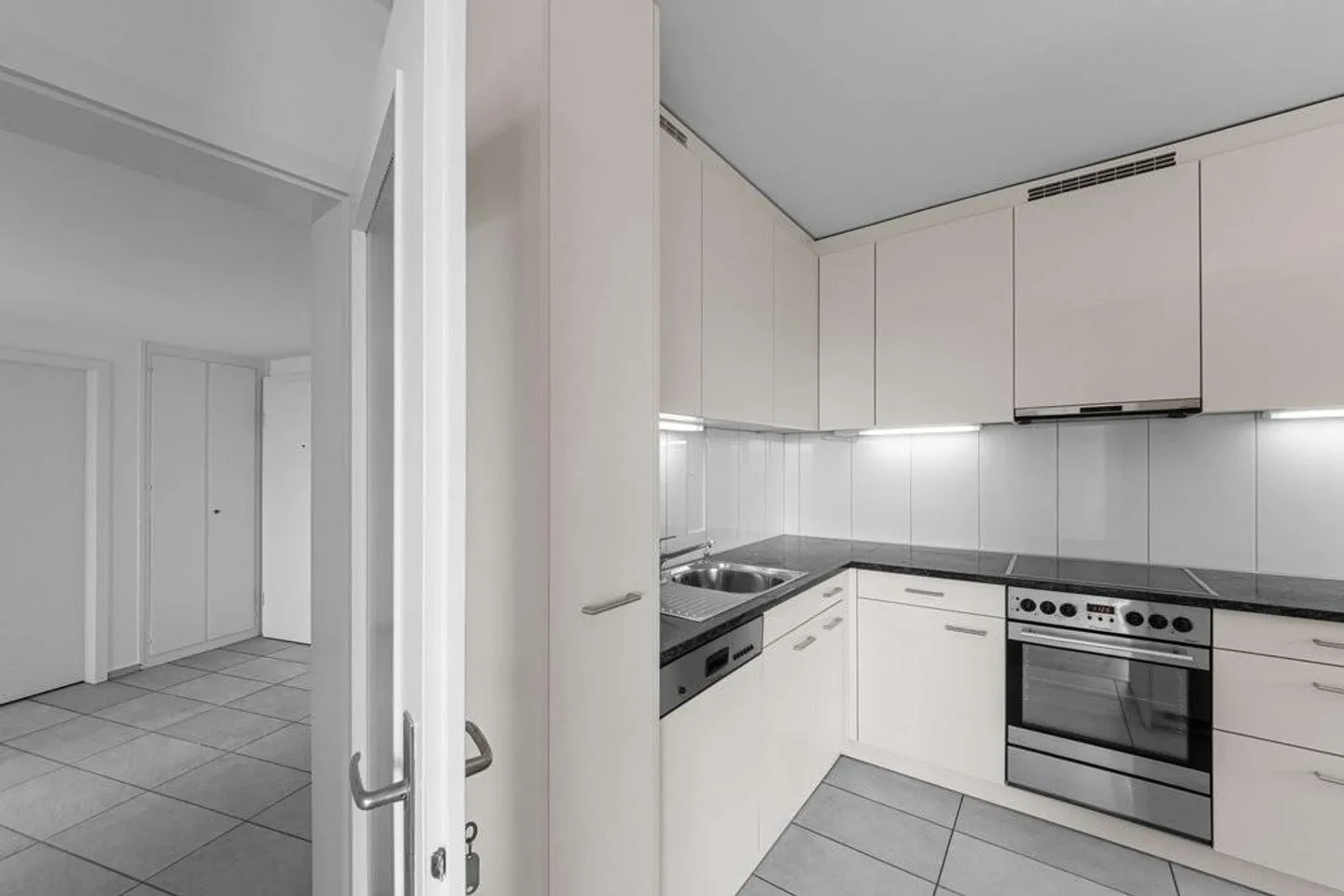 Charmante Wohnung mit Balkon - Foto 2 von 9