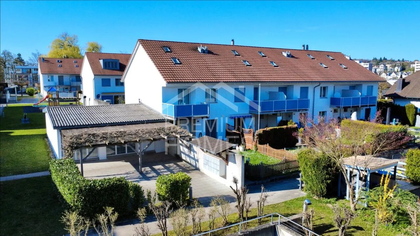 Incantevole casa a schiera angolare con stile e spazio per tutta la famiglia - Foto 1 di 11