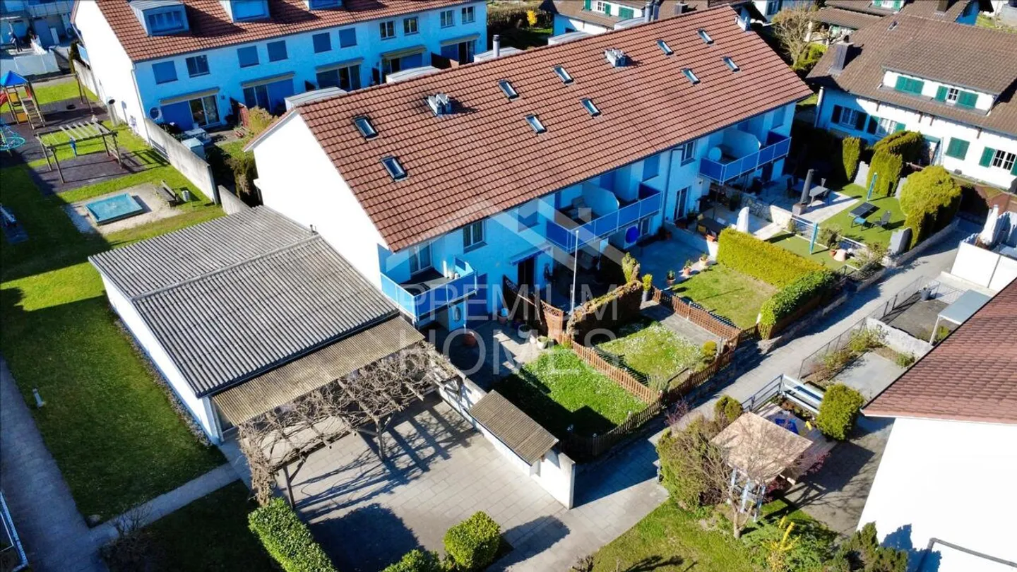 Incantevole casa a schiera angolare con stile e spazio per tutta la famiglia - Foto 2 di 11