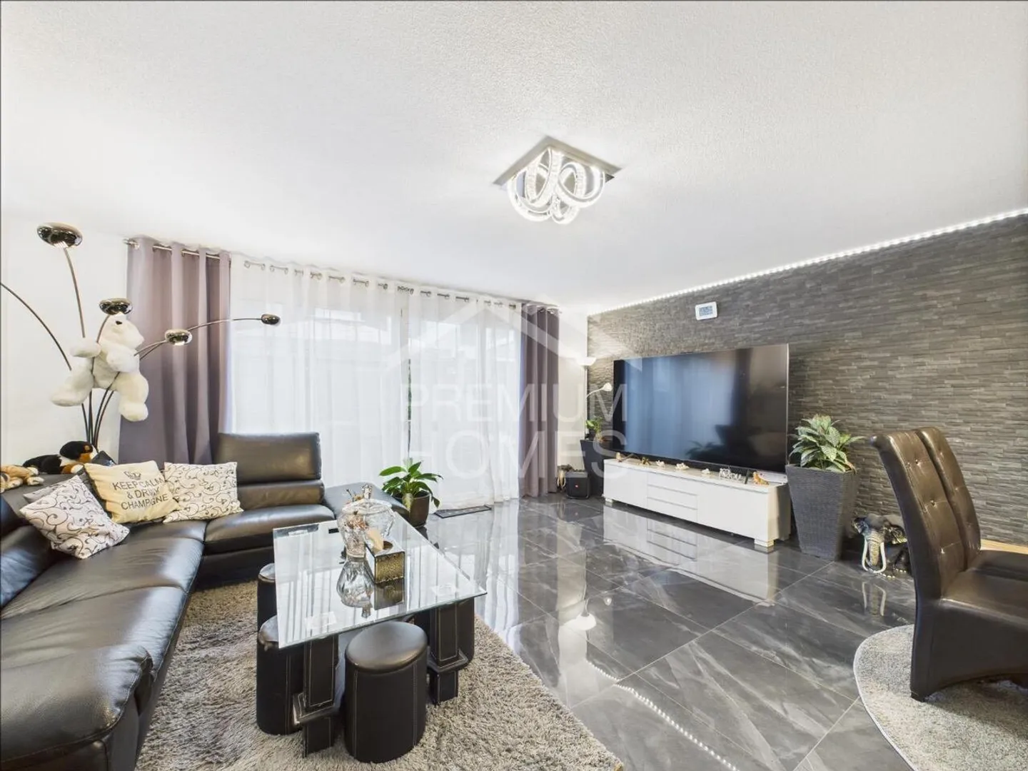 Incantevole casa a schiera angolare con stile e spazio per tutta la famiglia - Foto 3 di 11