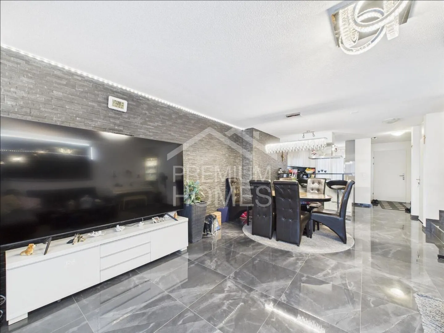 Incantevole casa a schiera angolare con stile e spazio per tutta la famiglia - Foto 4 di 11