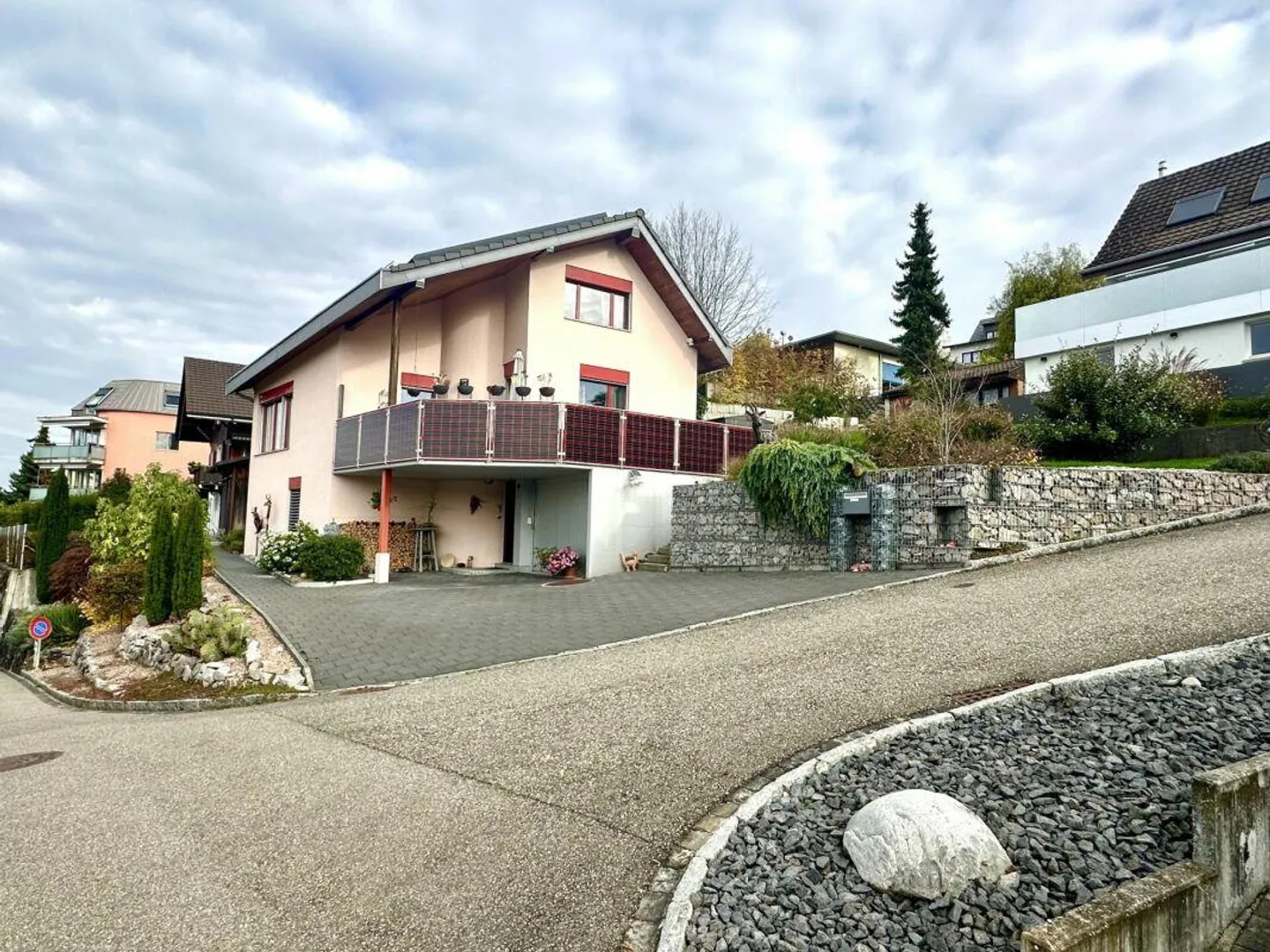 Maison individuelle de 5,5 pièces avec système PV - Photo 1 sur 12
