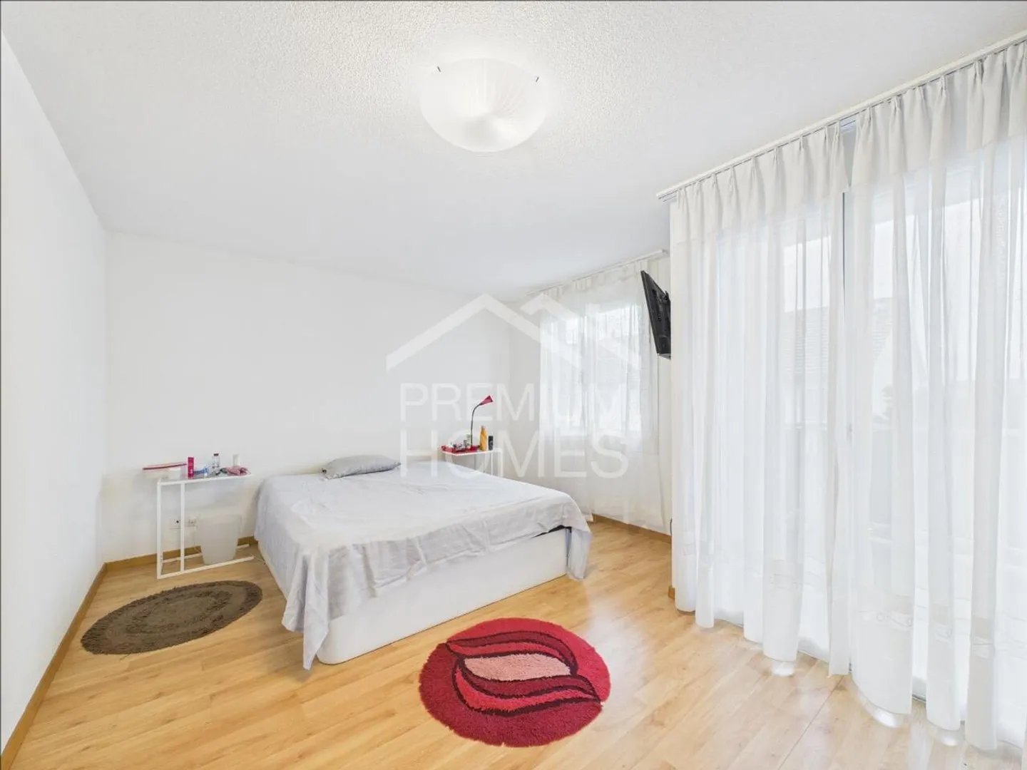 Incantevole casa a schiera angolare con stile e spazio per tutta la famiglia - Foto 6 di 11