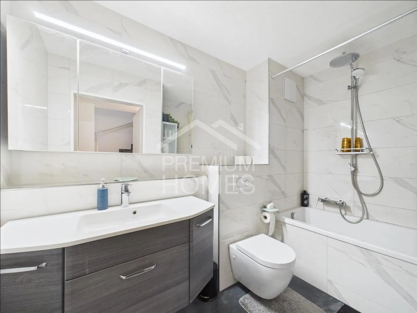 Incantevole casa a schiera angolare con stile e spazio per tutta la famiglia - Foto 8 di 11