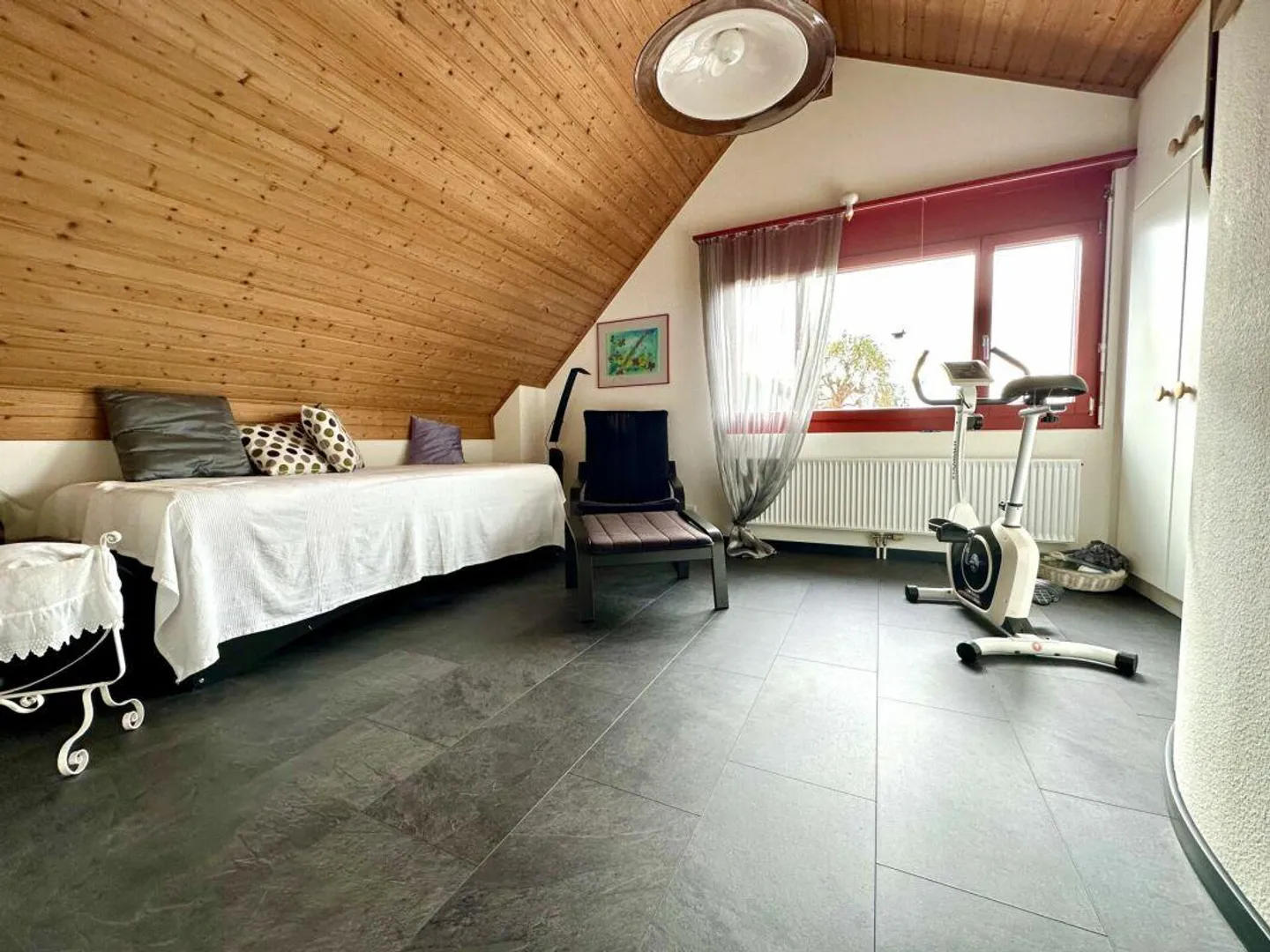 Maison individuelle de 5,5 pièces avec système PV - Photo 7 sur 12