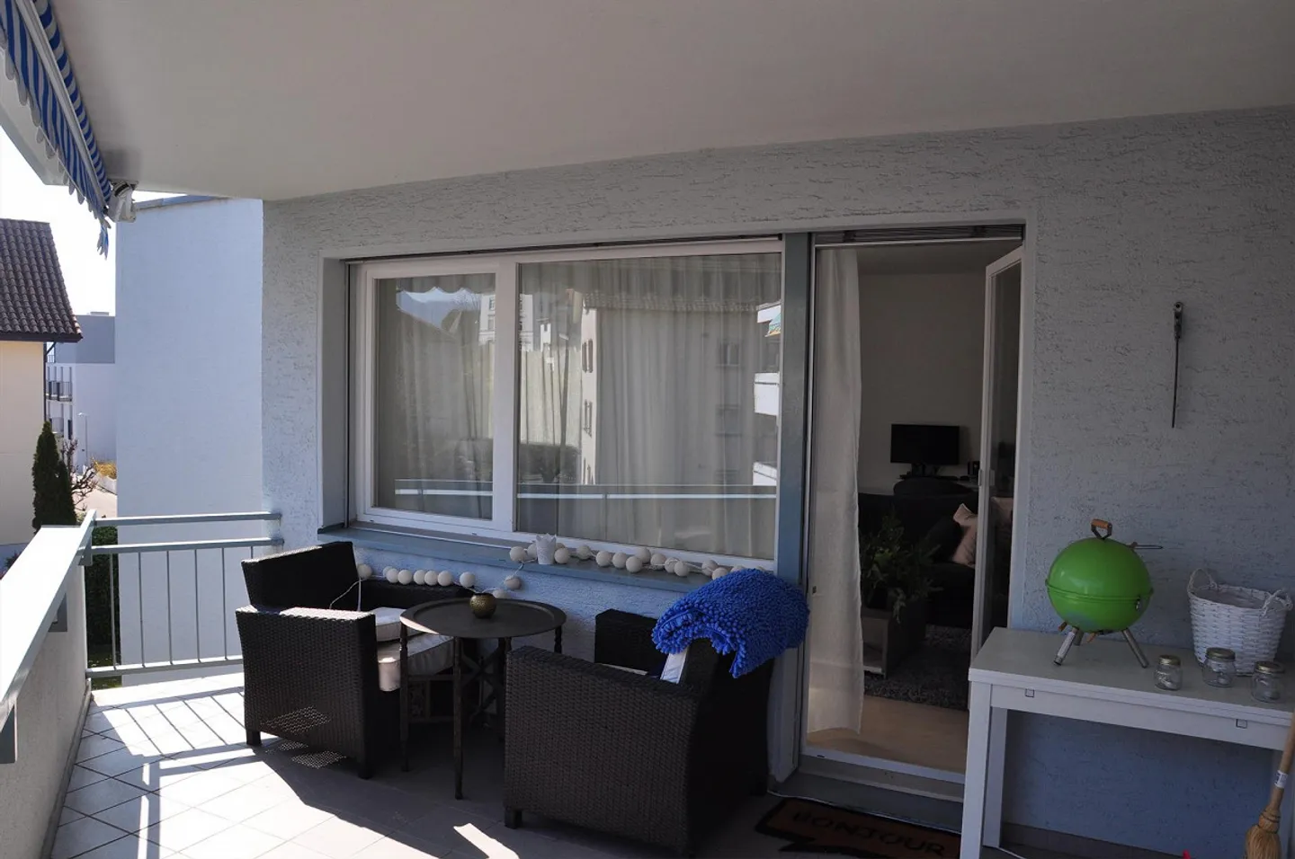 Appartement 2.5 pièces confortable et bien ensoleillé avec grand balcon - Photo 2 sur 9