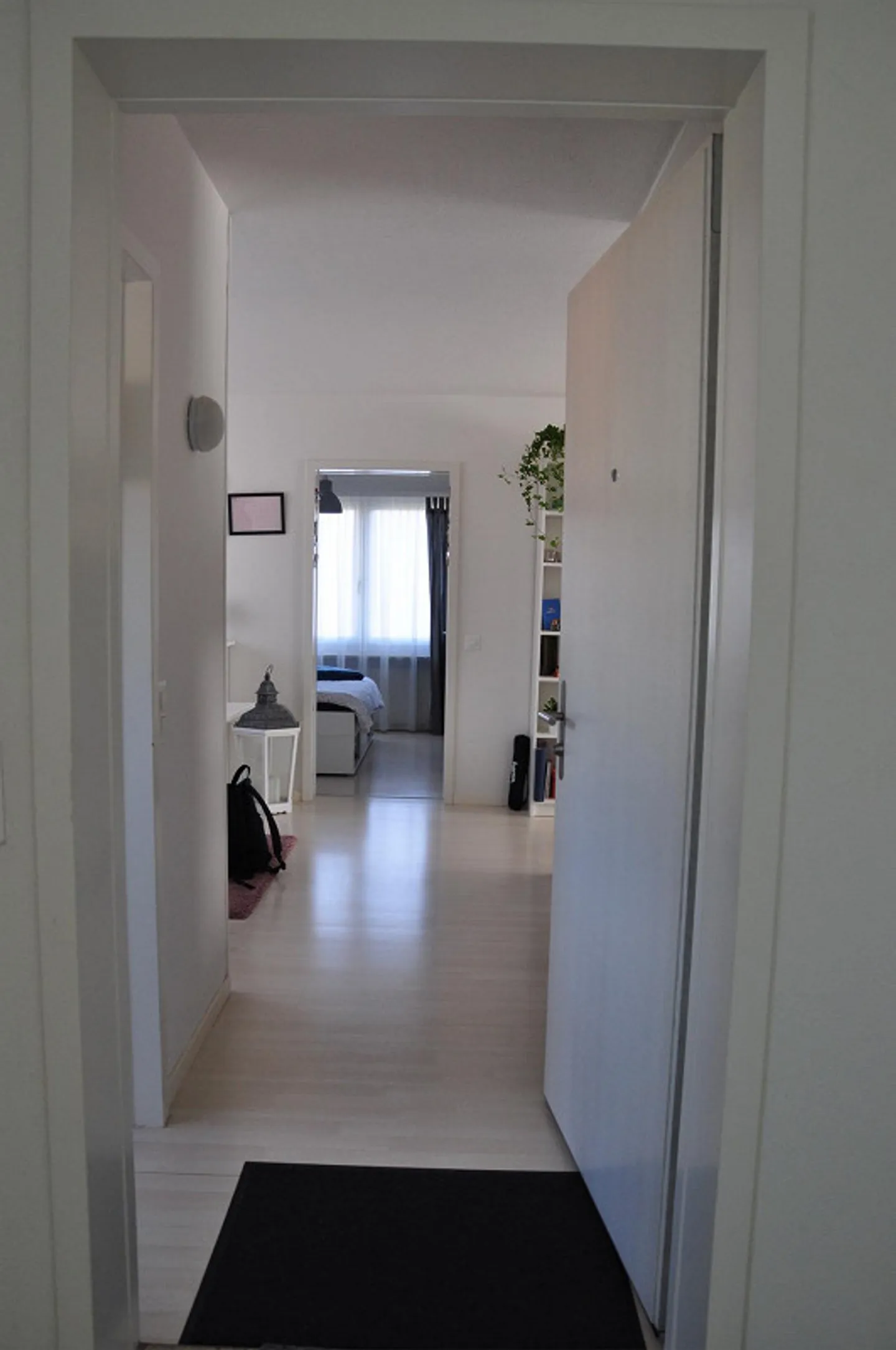 Appartement 2.5 pièces confortable et bien ensoleillé avec grand balcon - Photo 4 sur 9