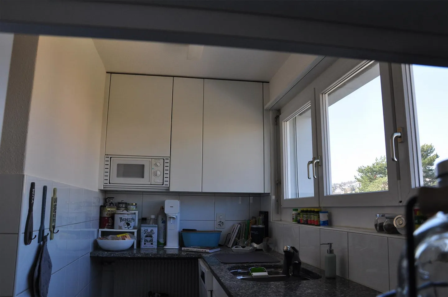 Appartement 2.5 pièces confortable et bien ensoleillé avec grand balcon - Photo 9 sur 9