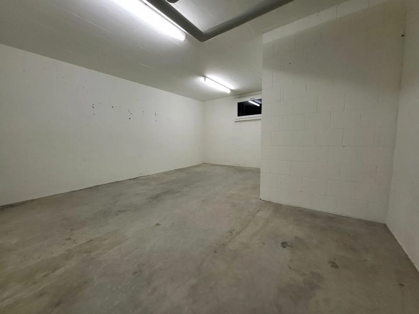 Espace de bricolage ou de stockage spacieux - Photo 2 sur 4