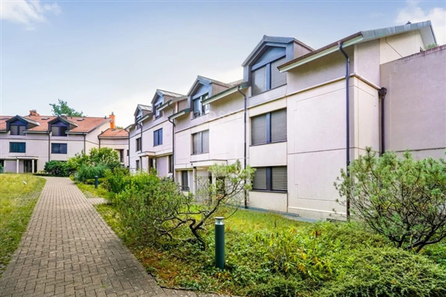 Exclusive Beautiful 5.5-Room Penthouse in the Heart of Pinchat - Photo 11 of 12