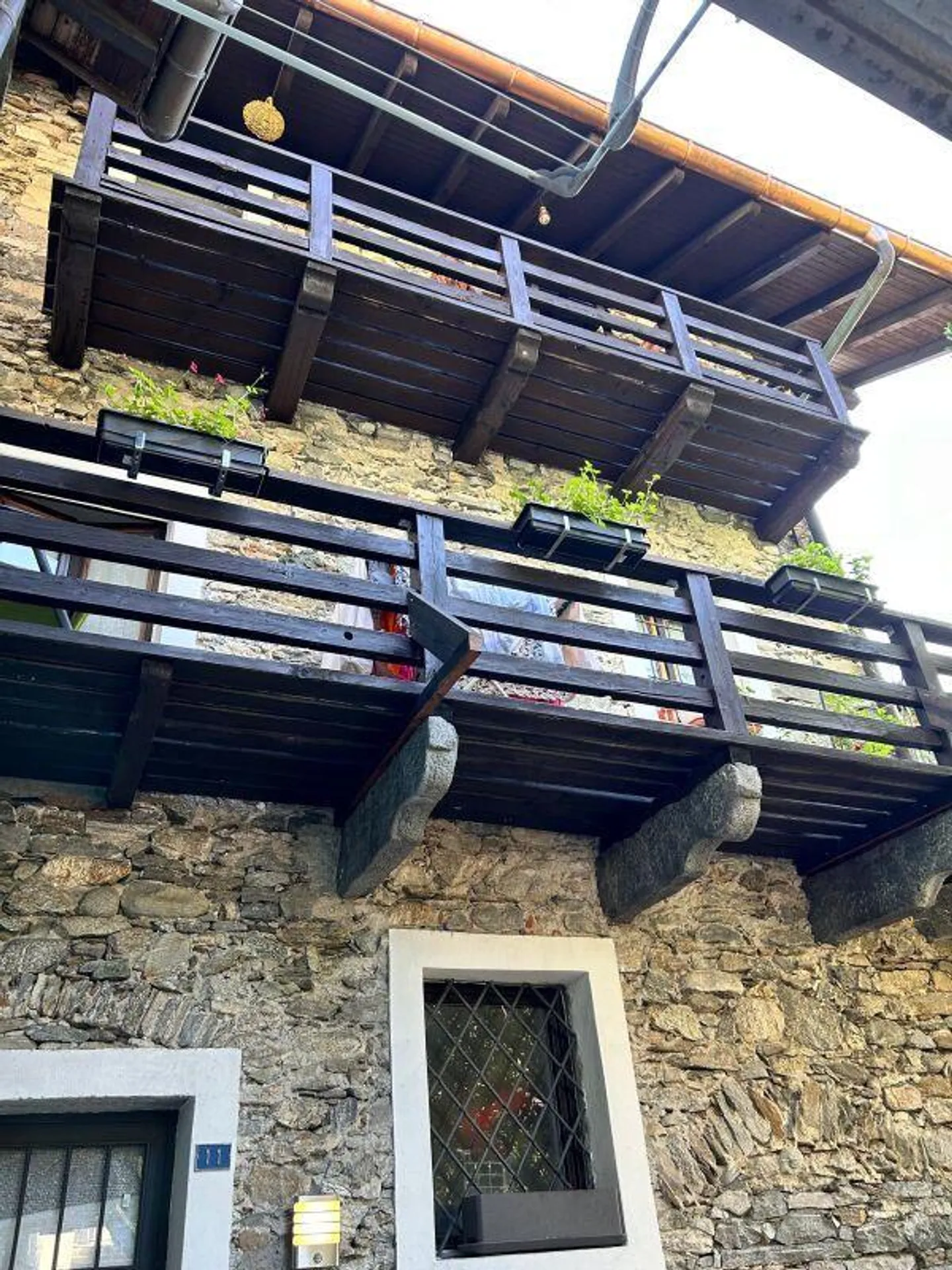 Affascinante casa ticinese - Foto 1 di 9