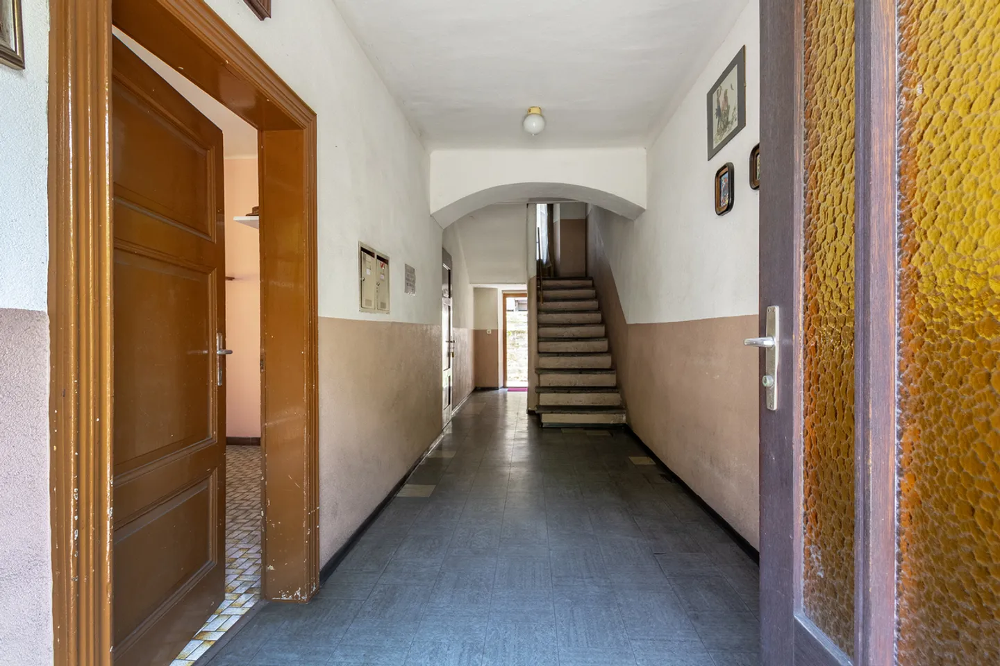 Casa con due appartamenti e potenziale di aumento di valore - Foto 2 di 10