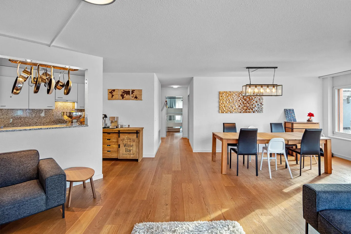 Charming Garden Apartment in the Heart of Hünenberg - Photo 3 of 14