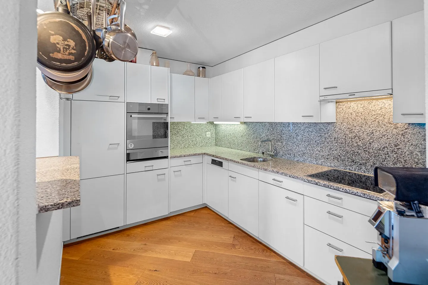 Charming Garden Apartment in the Heart of Hünenberg - Photo 5 of 14