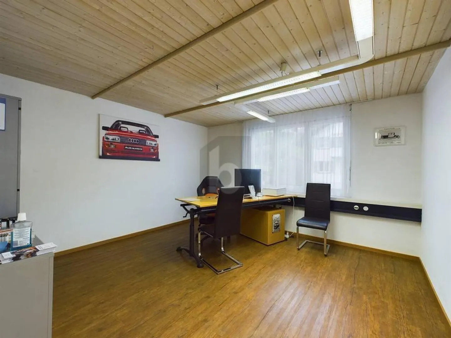 CENTRAL AND REPRESENTATIVE - Photo 4 of 5