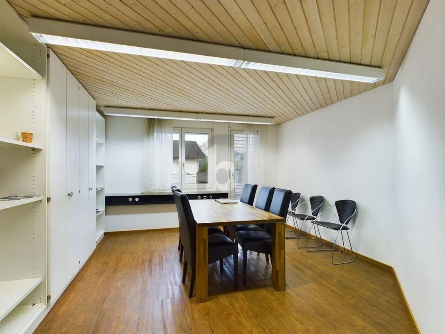 CENTRAL AND REPRESENTATIVE - Photo 1 of 5