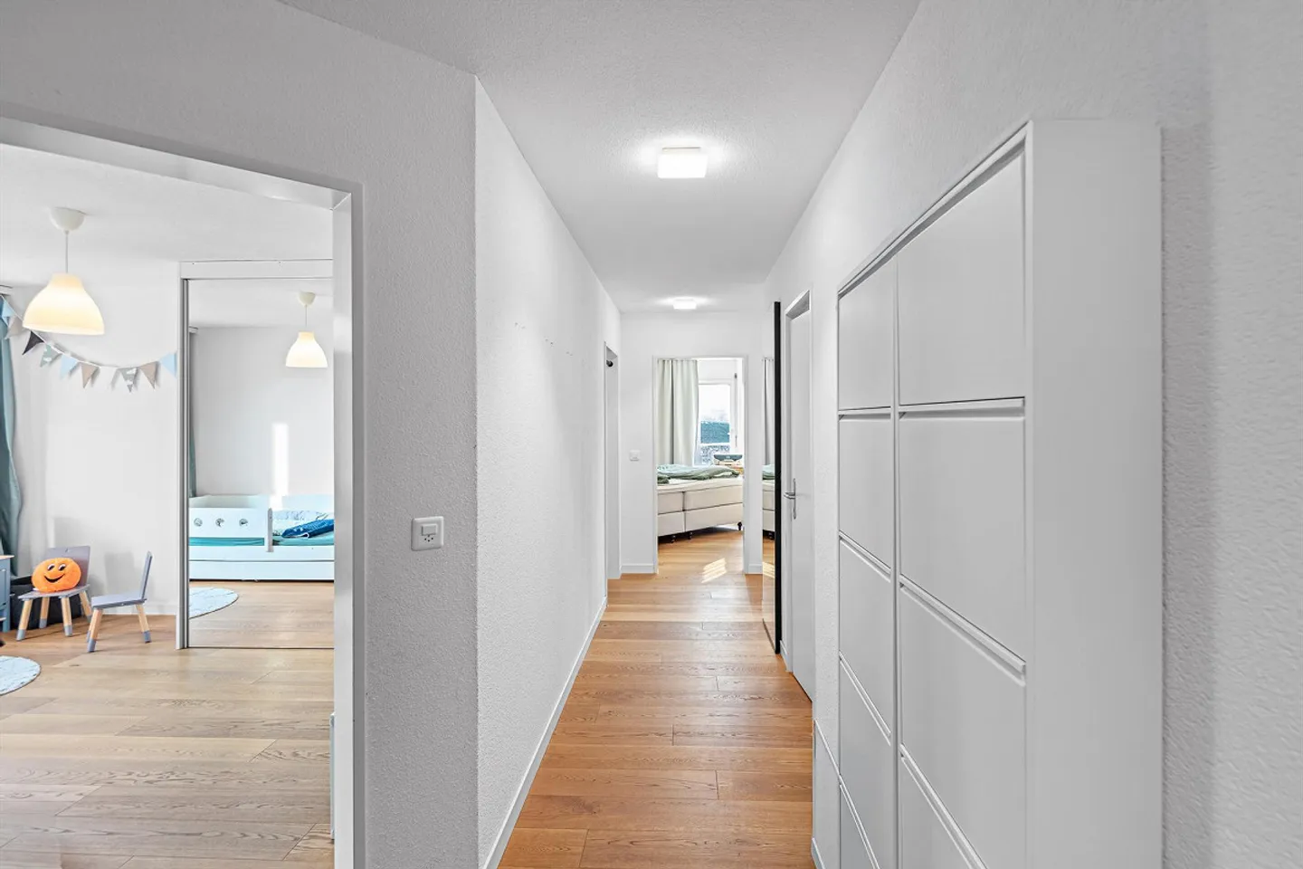 Charming Garden Apartment in the Heart of Hünenberg - Photo 8 of 14