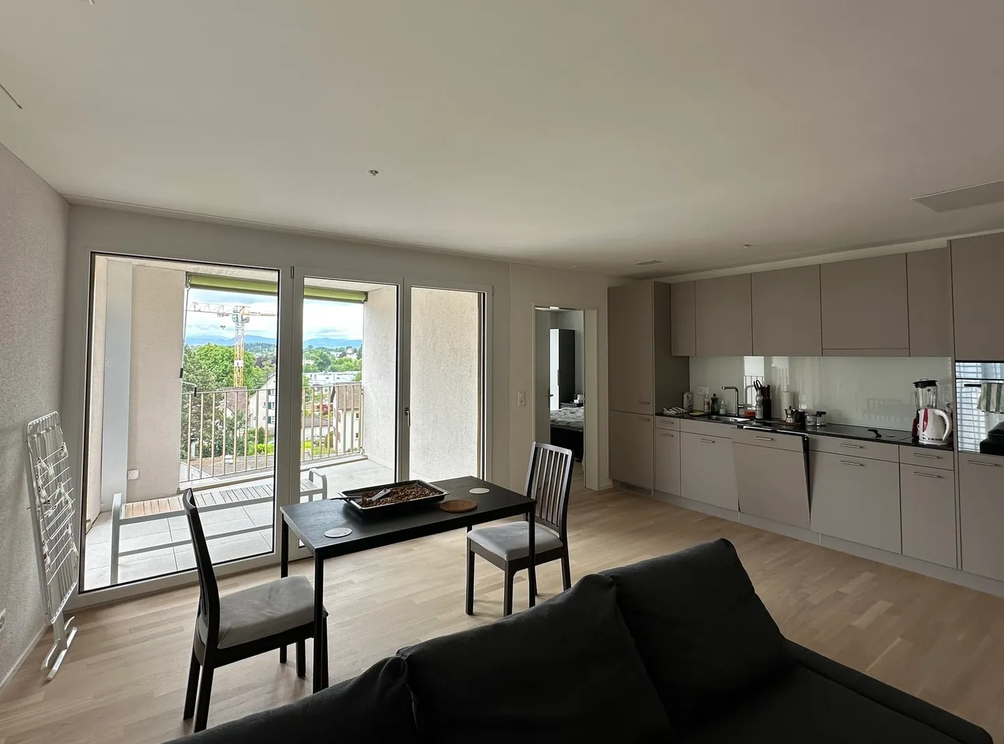 Modern Apartment with Mountain View - Photo 5 of 10