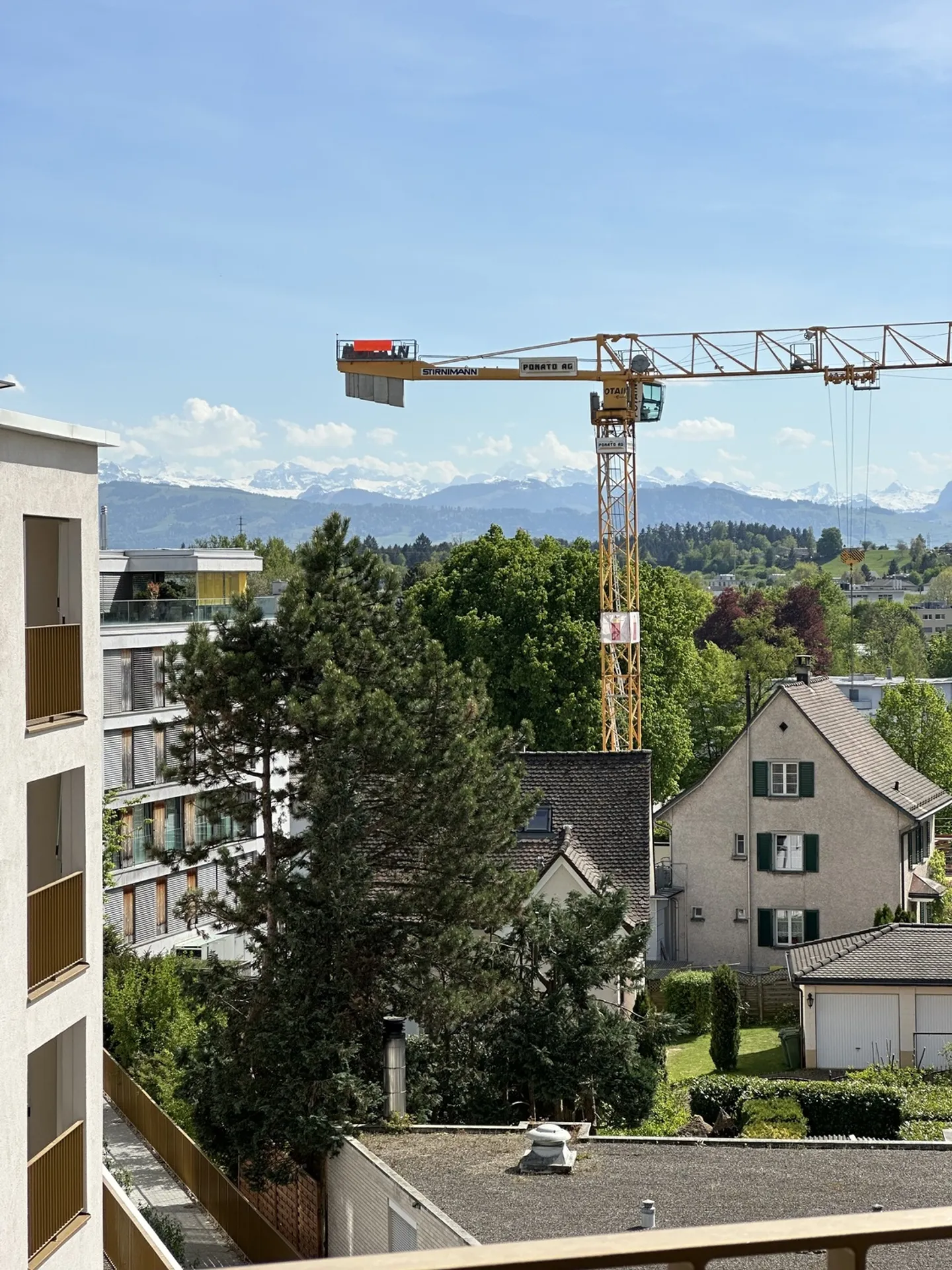 Modern Apartment with Mountain View - Photo 6 of 10