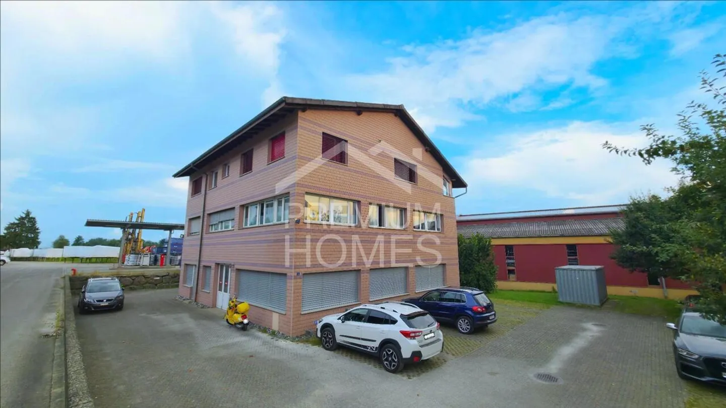 Edificio residenziale e commerciale completamente affittato in una posizione tranquilla - Foto 1 di 7